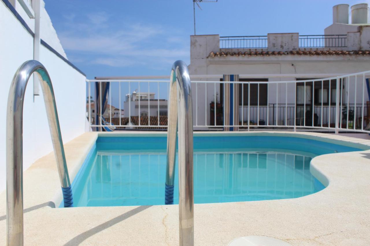 Apartamentos Alan Nerja Bagian luar foto