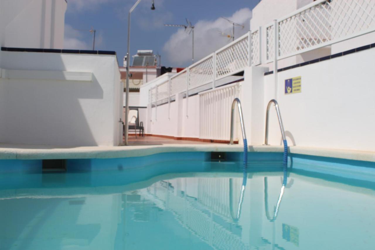 Apartamentos Alan Nerja Bagian luar foto
