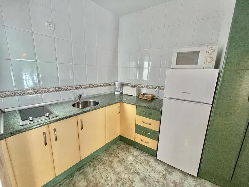 Apartamentos Alan Nerja Bagian luar foto