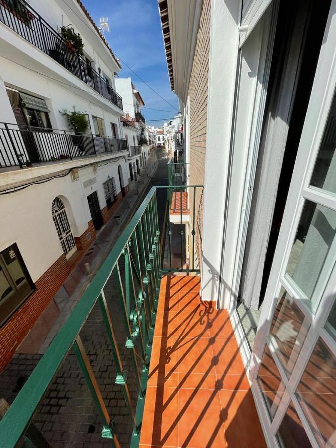 Apartamentos Alan Nerja Bagian luar foto