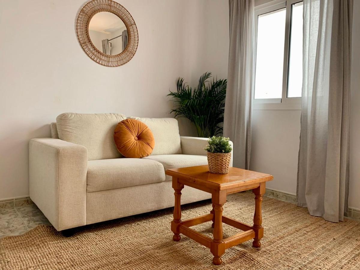 Apartamentos Alan Nerja Bagian luar foto