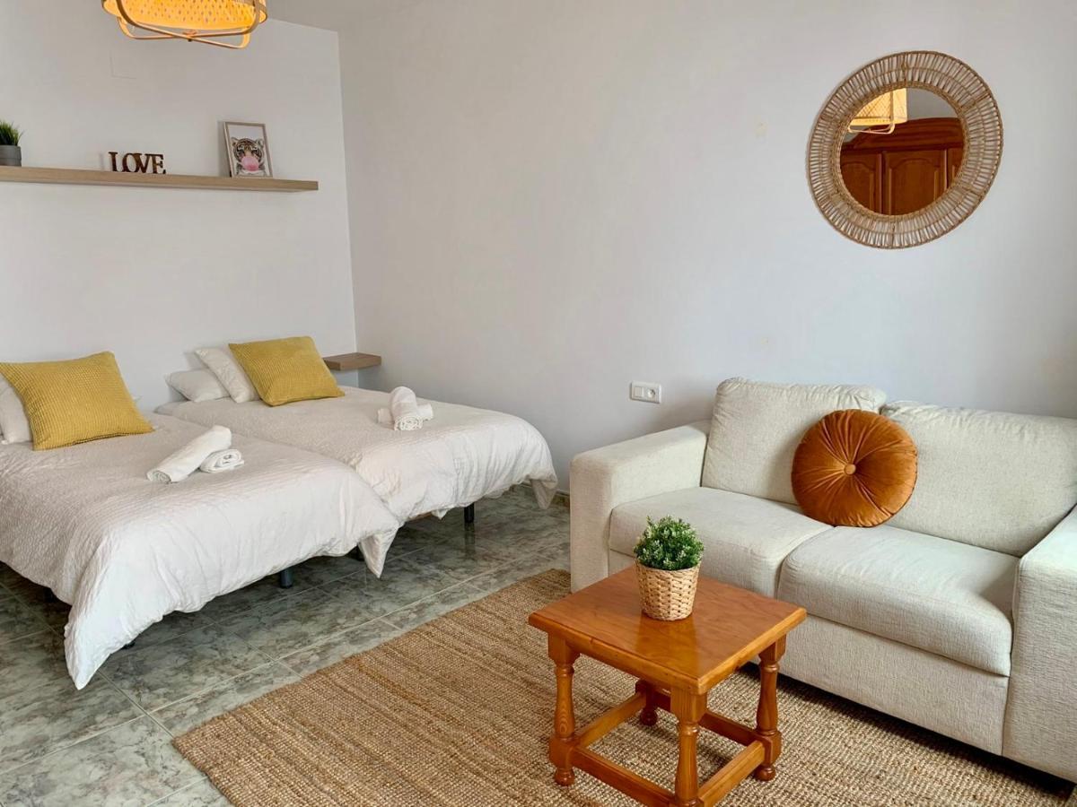Apartamentos Alan Nerja Bagian luar foto