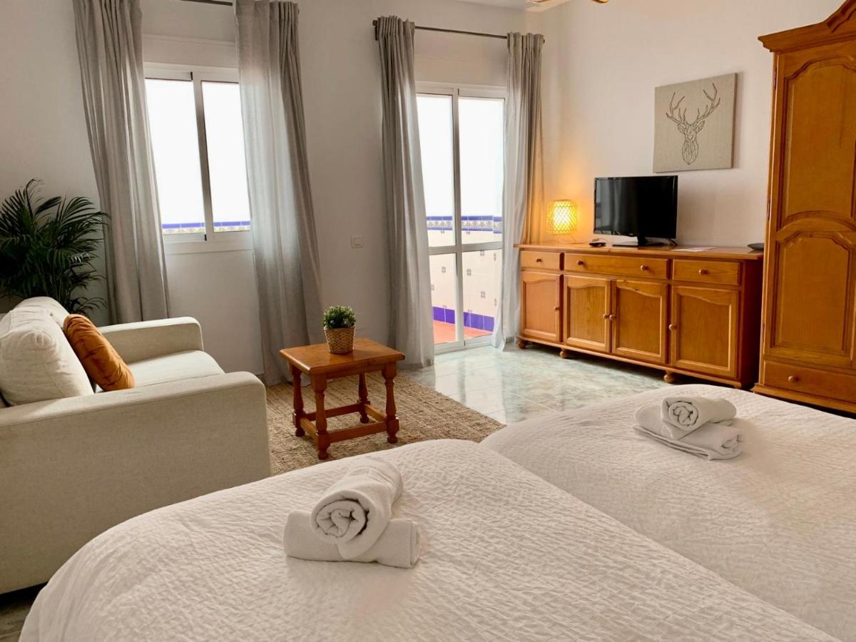 Apartamentos Alan Nerja Bagian luar foto