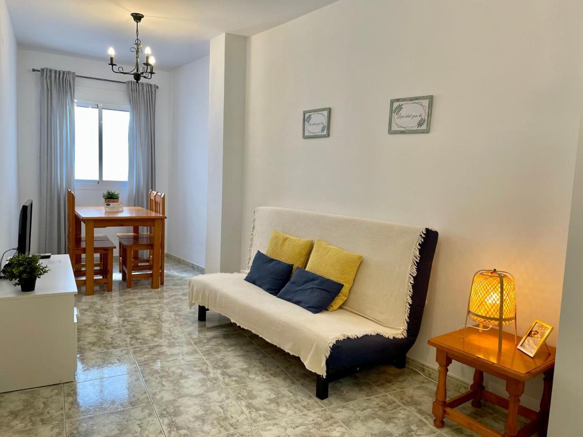 Apartamentos Alan Nerja Bagian luar foto