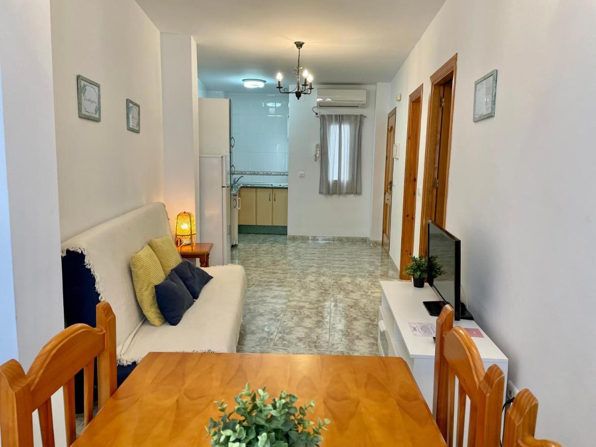 Apartamentos Alan Nerja Bagian luar foto