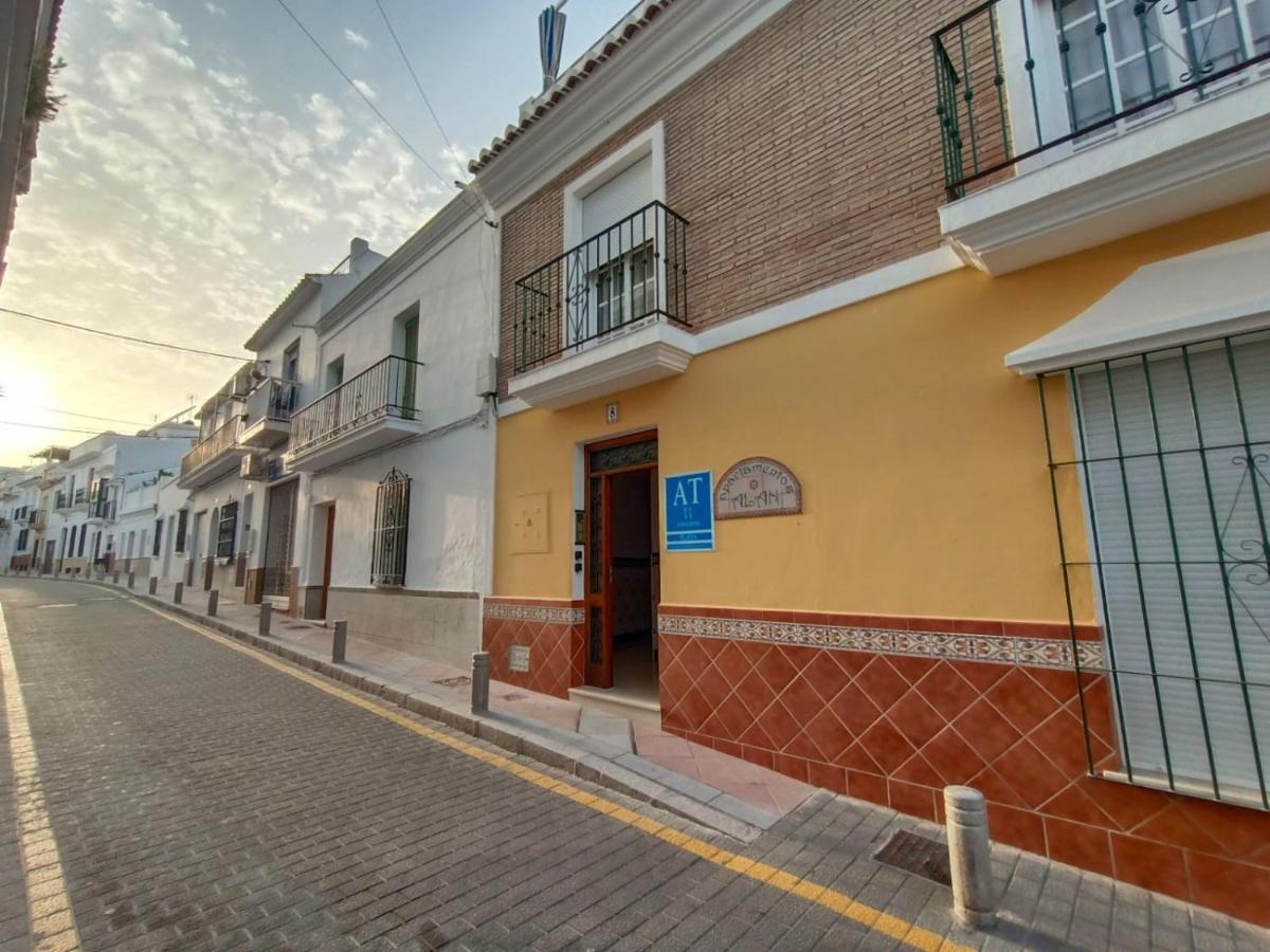 Apartamentos Alan Nerja Bagian luar foto