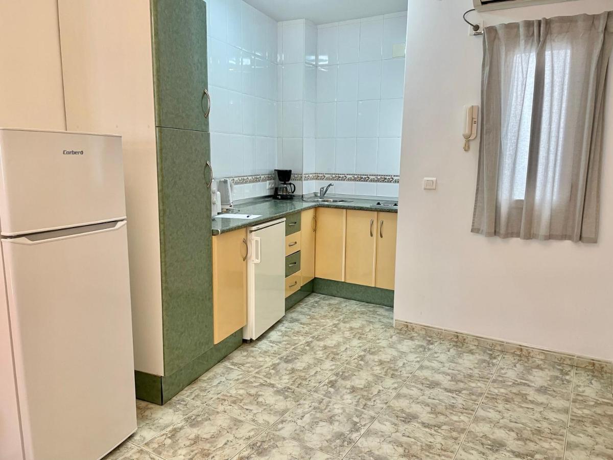 Apartamentos Alan Nerja Bagian luar foto