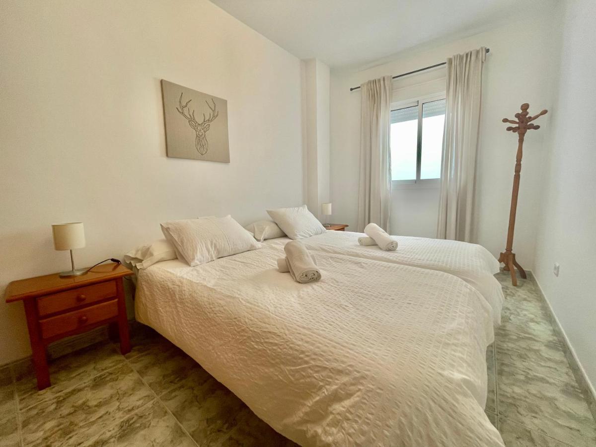 Apartamentos Alan Nerja Bagian luar foto