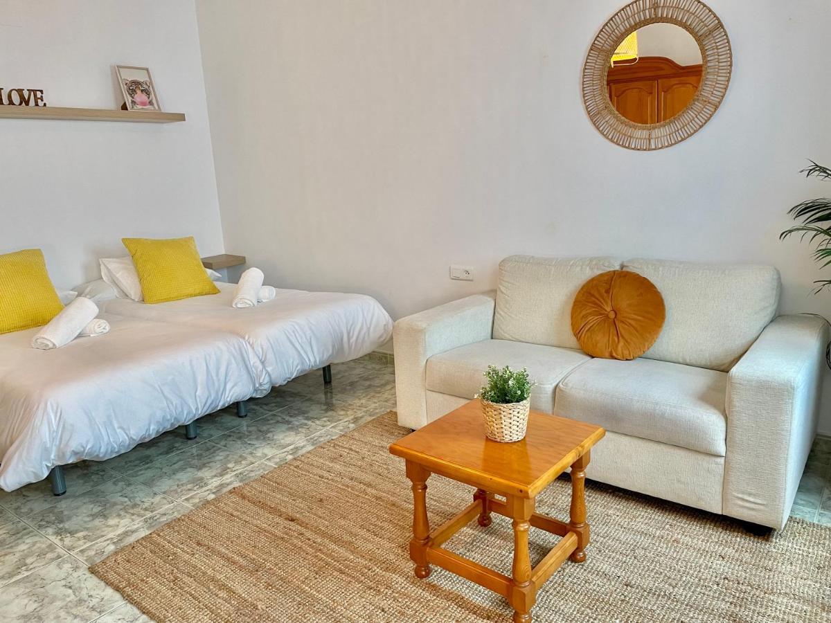 Apartamentos Alan Nerja Bagian luar foto