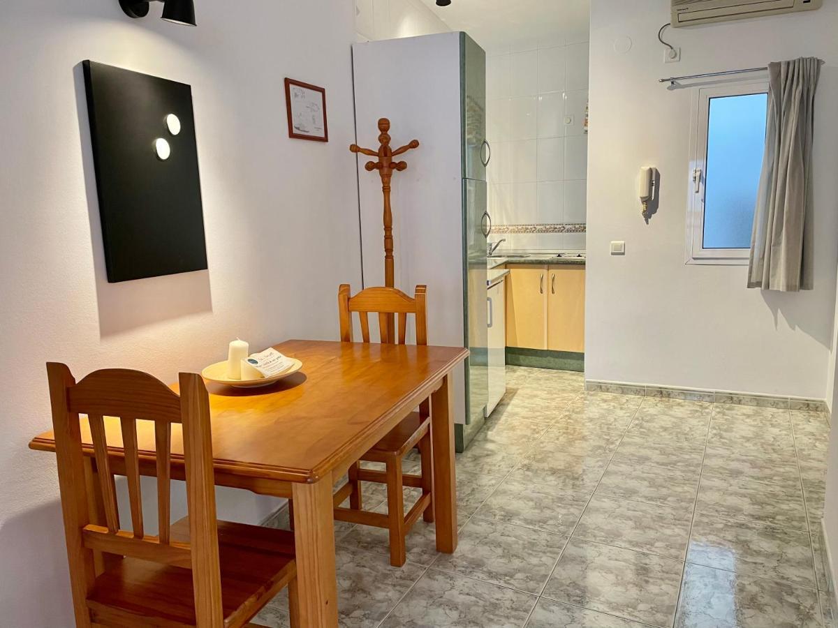 Apartamentos Alan Nerja Bagian luar foto