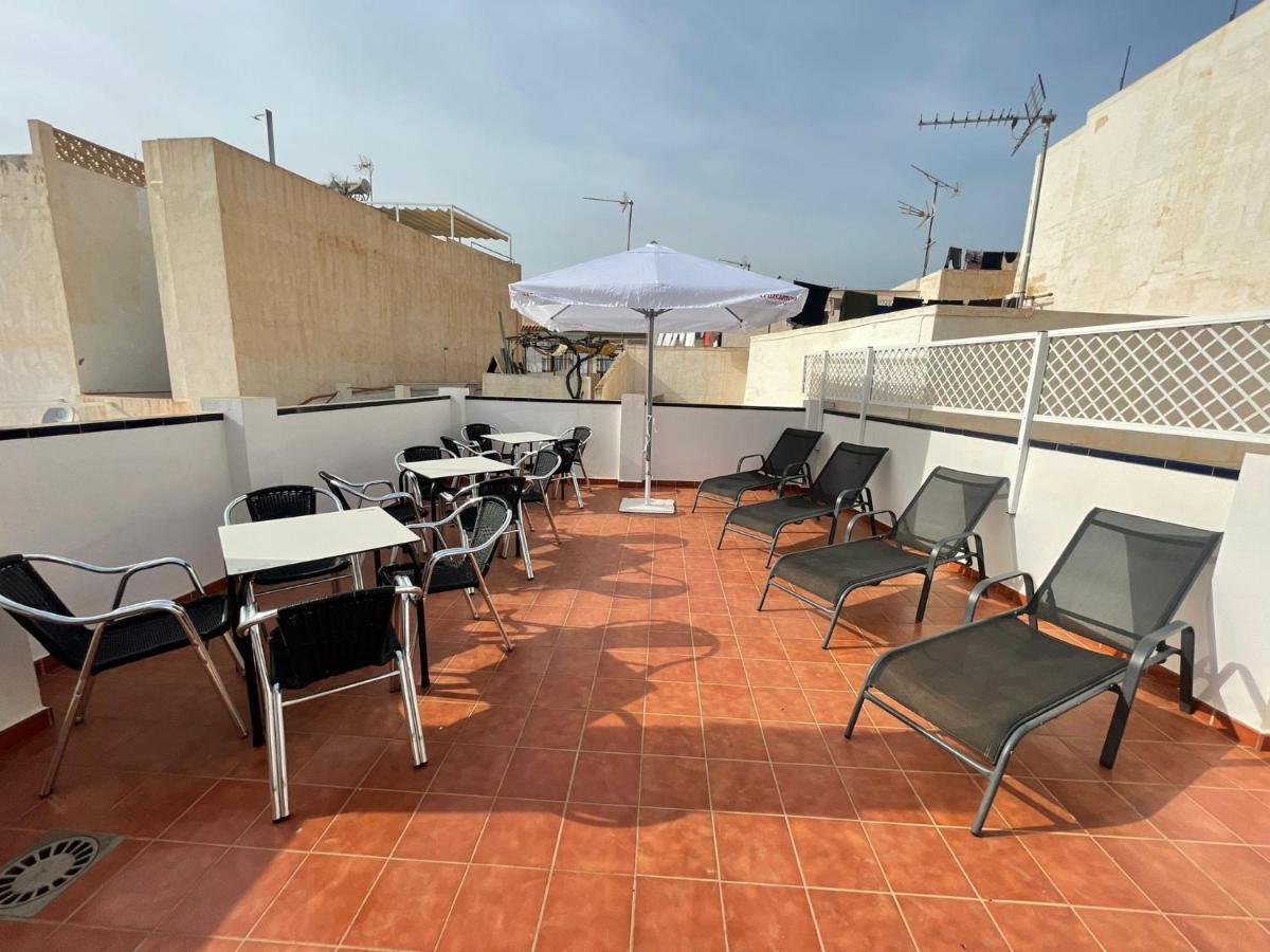 Apartamentos Alan Nerja Bagian luar foto