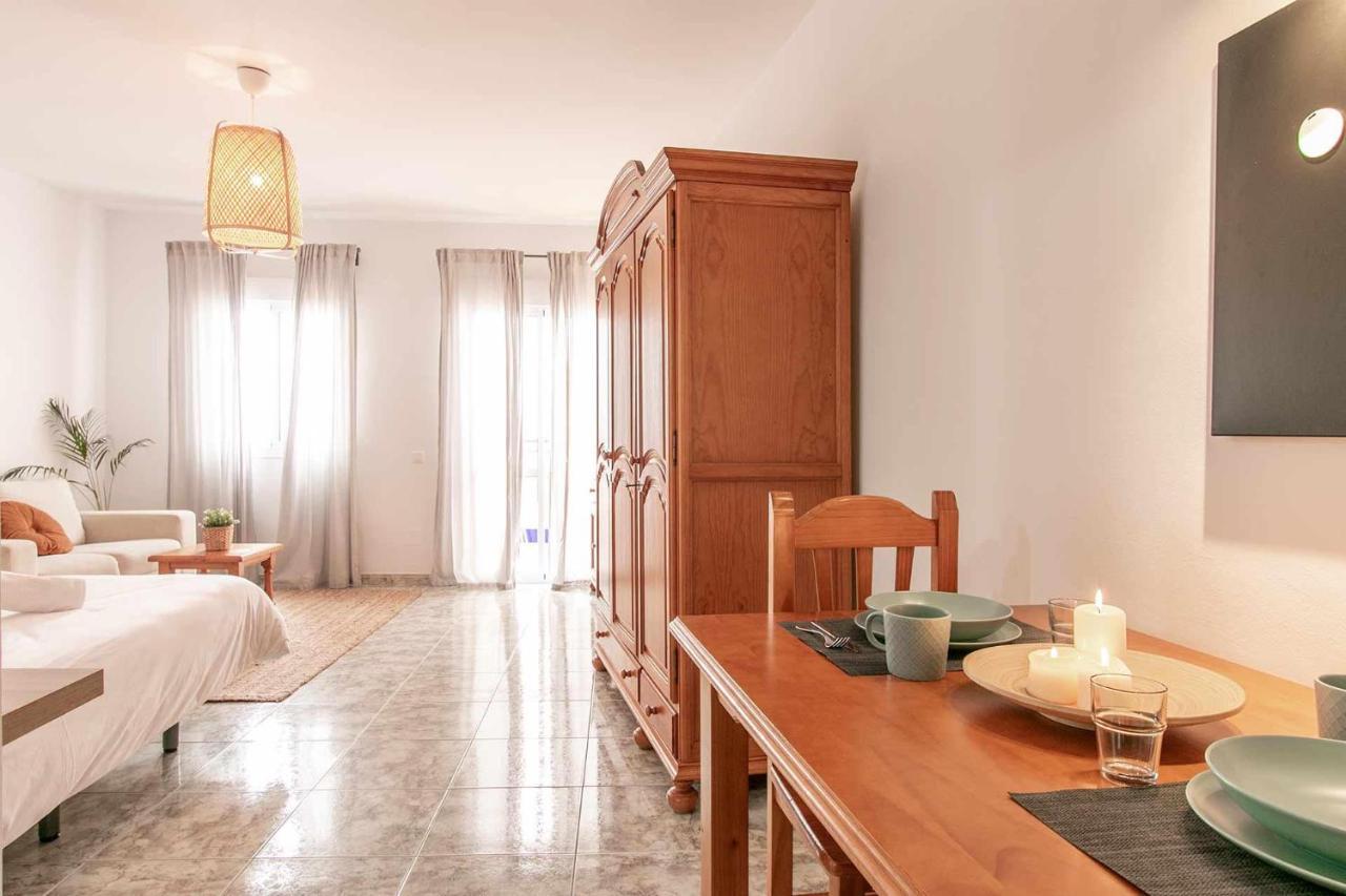 Apartamentos Alan Nerja Bagian luar foto