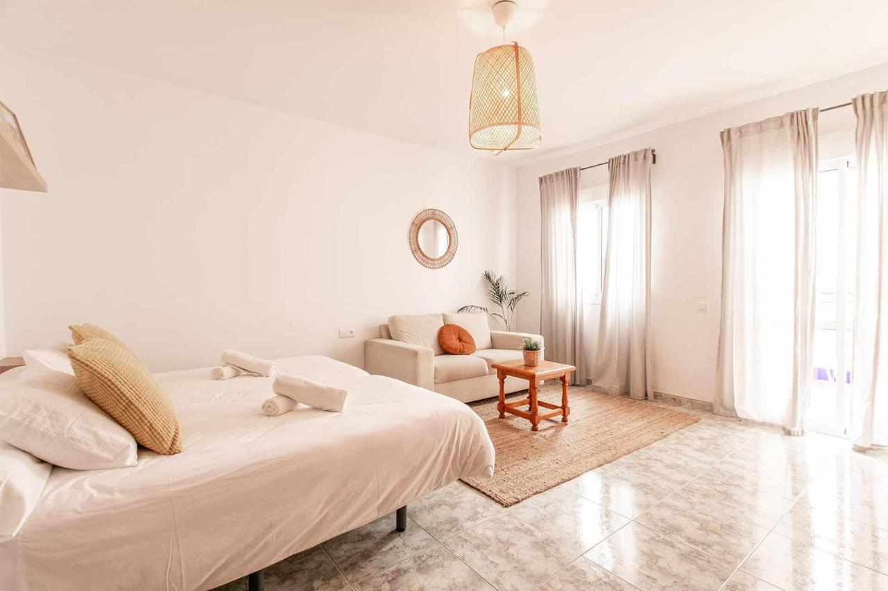 Apartamentos Alan Nerja Bagian luar foto