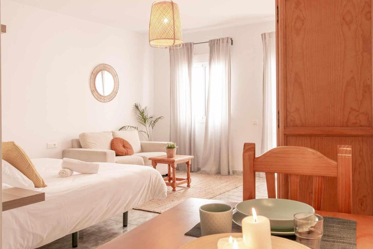 Apartamentos Alan Nerja Bagian luar foto
