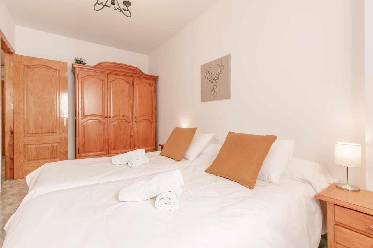 Apartamentos Alan Nerja Bagian luar foto