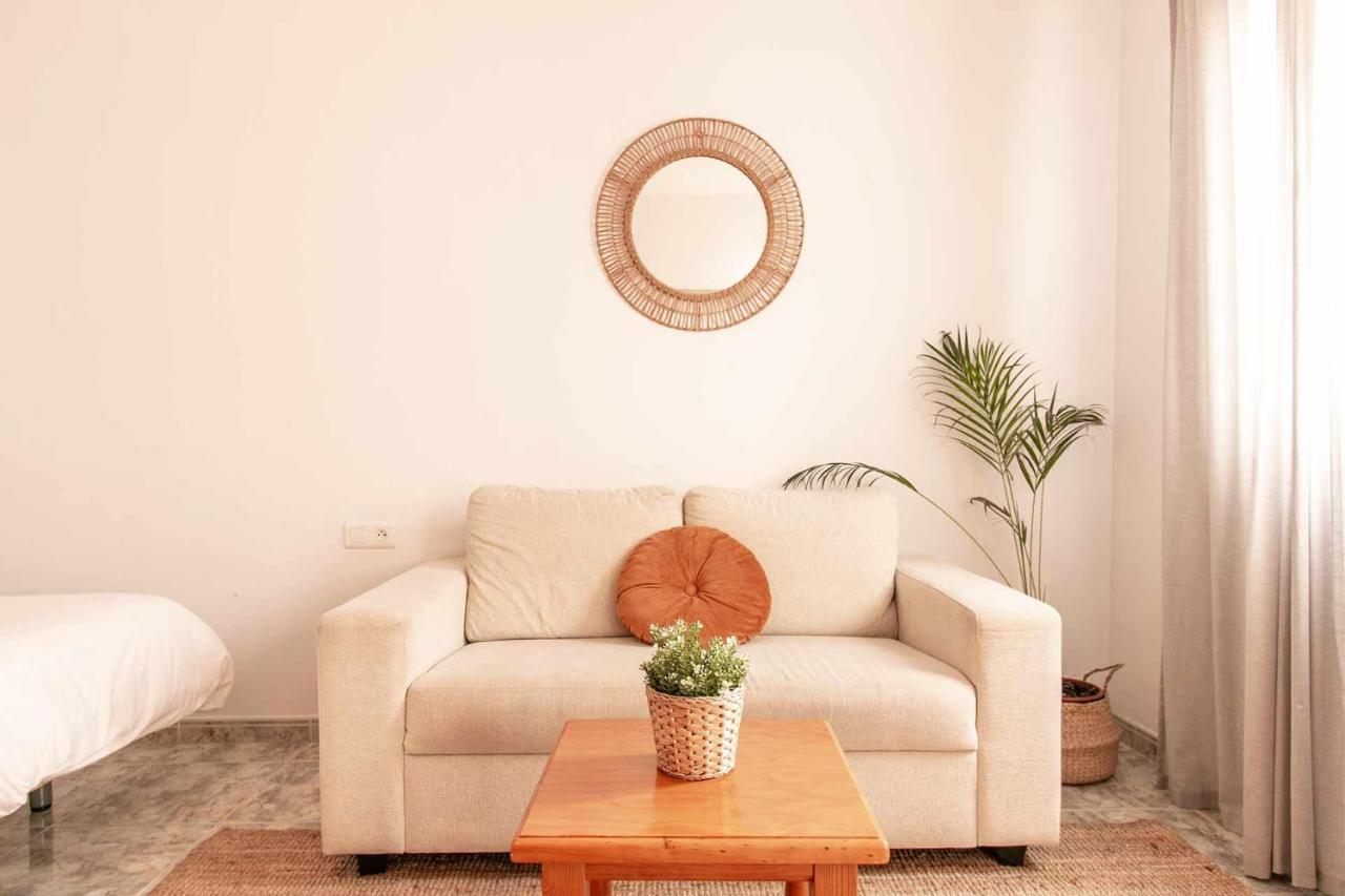 Apartamentos Alan Nerja Bagian luar foto