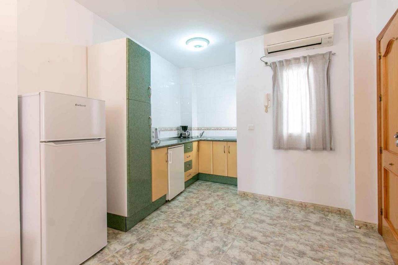 Apartamentos Alan Nerja Bagian luar foto