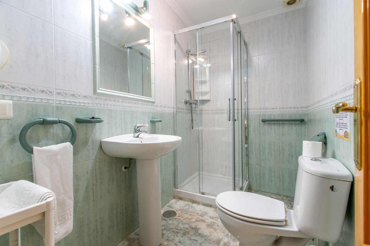 Apartamentos Alan Nerja Bagian luar foto