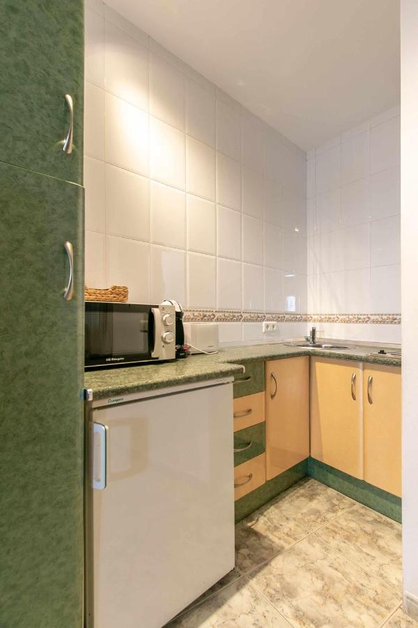 Apartamentos Alan Nerja Bagian luar foto