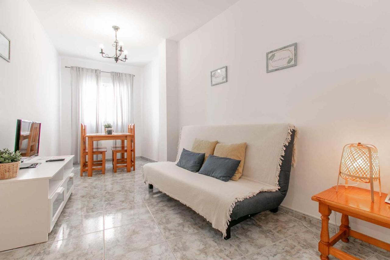 Apartamentos Alan Nerja Bagian luar foto