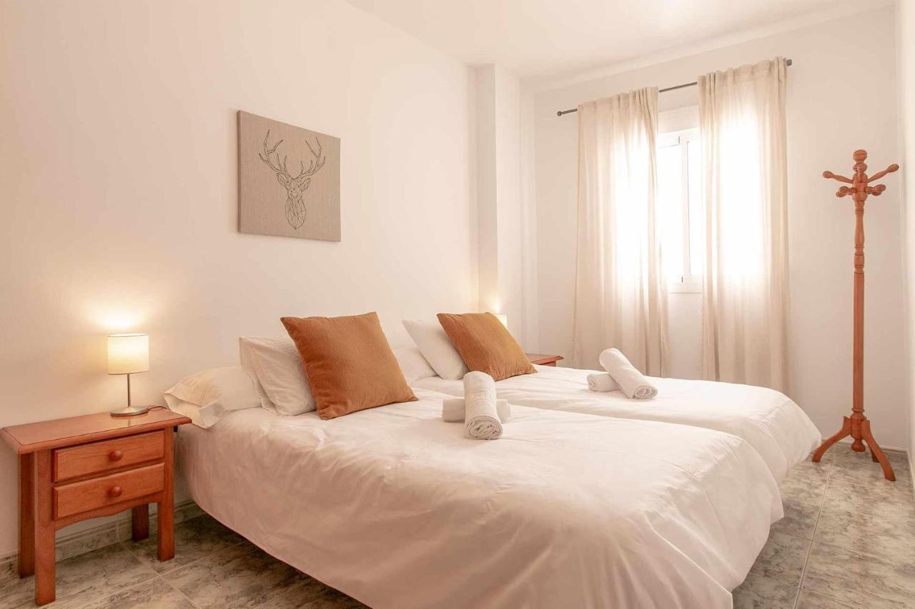 Apartamentos Alan Nerja Bagian luar foto